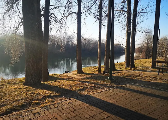 Roenk Vendeghaz Feriehus *